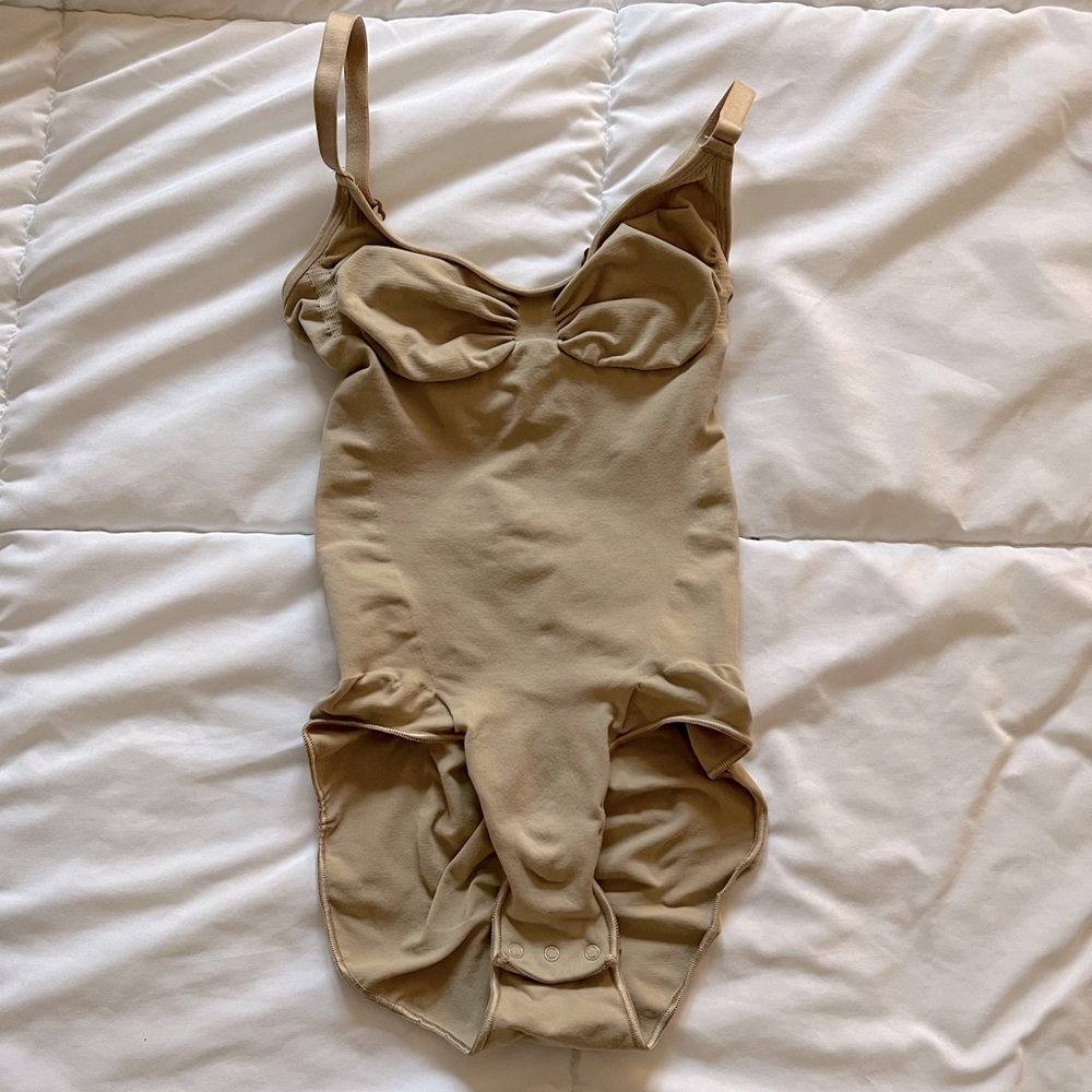 Skims Body Suit size small